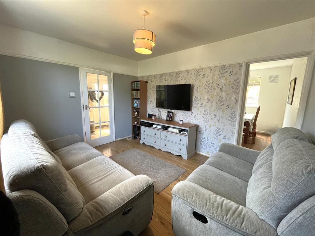 House in Weymouth, Southlands - More