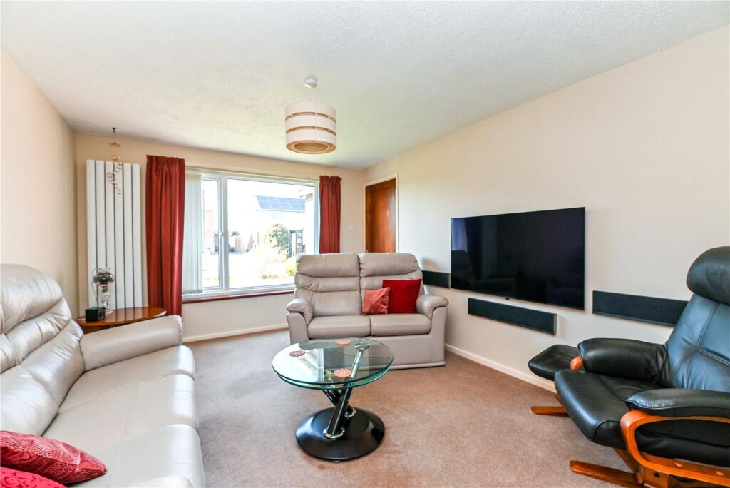 Three Acre Drive, Barton on Sea, New Milton, Hampshire, BH25 photo 4