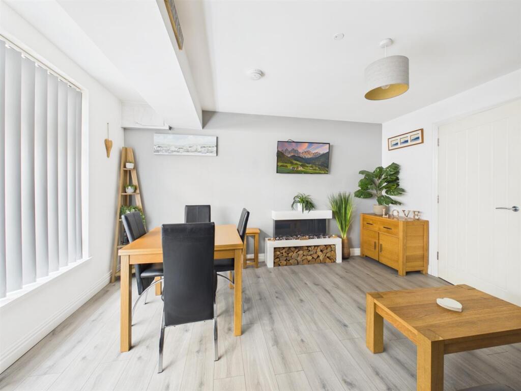 Apartment in Porthcawl, Nottage - More