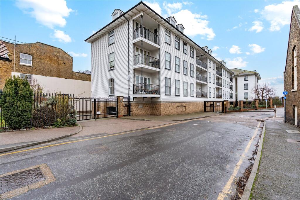 Main image of property: Heritage Quay, Commercial Place, Gravesend, Kent, DA12