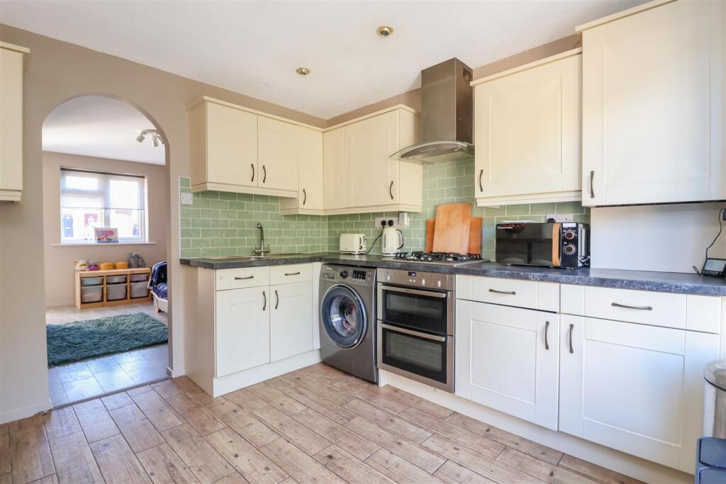 House in Horsham, West Sussex - More