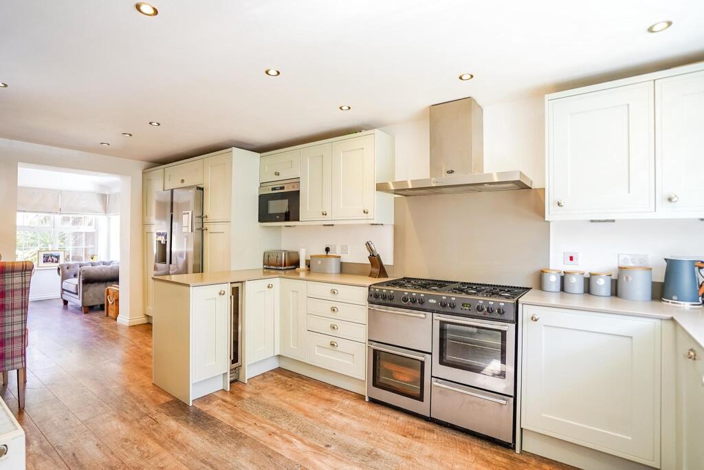 House in Luton - View 2