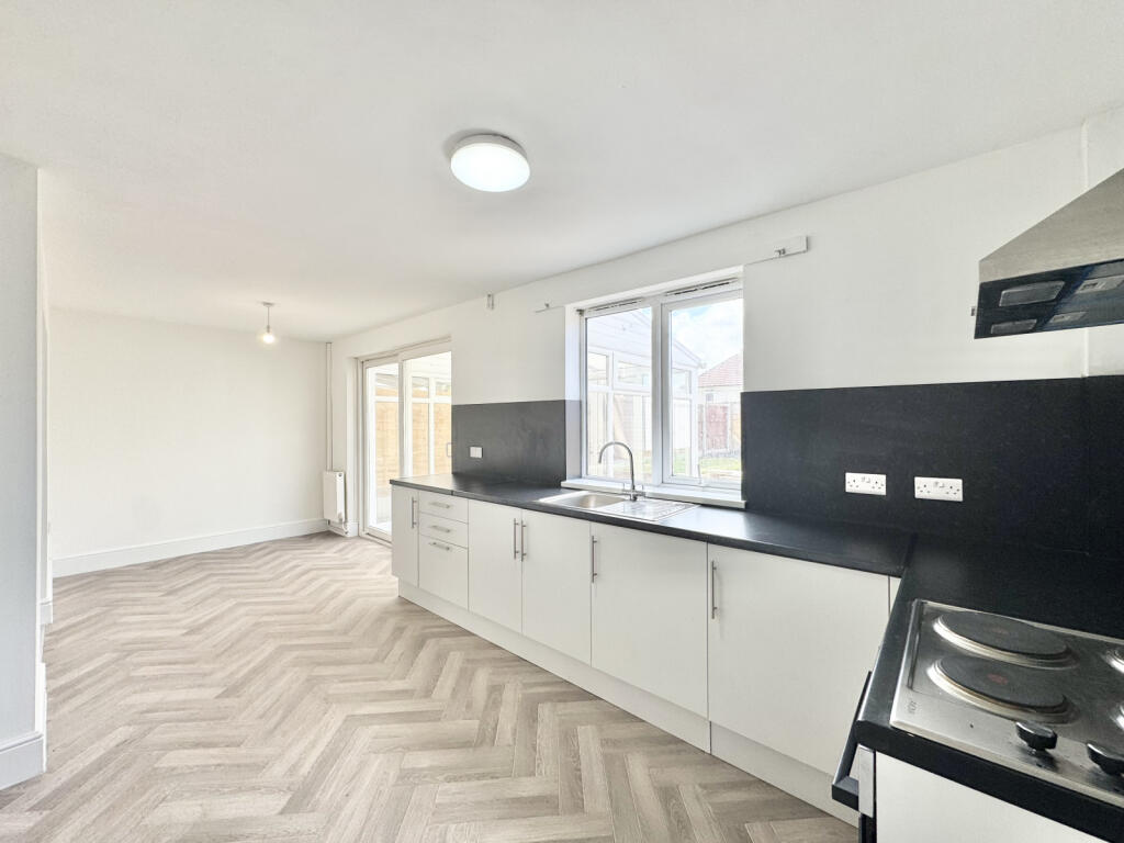 Swarcliffe Drive, Leeds, West Yorkshire, LS14 photo 4