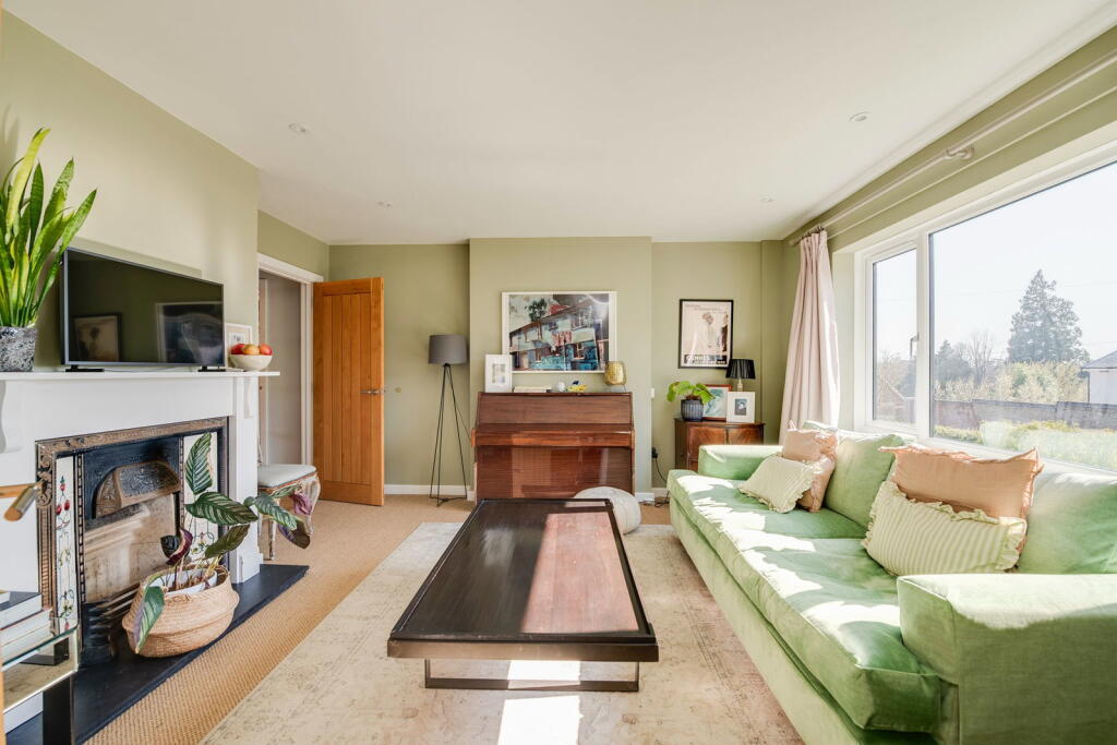 House in Southampton - More
