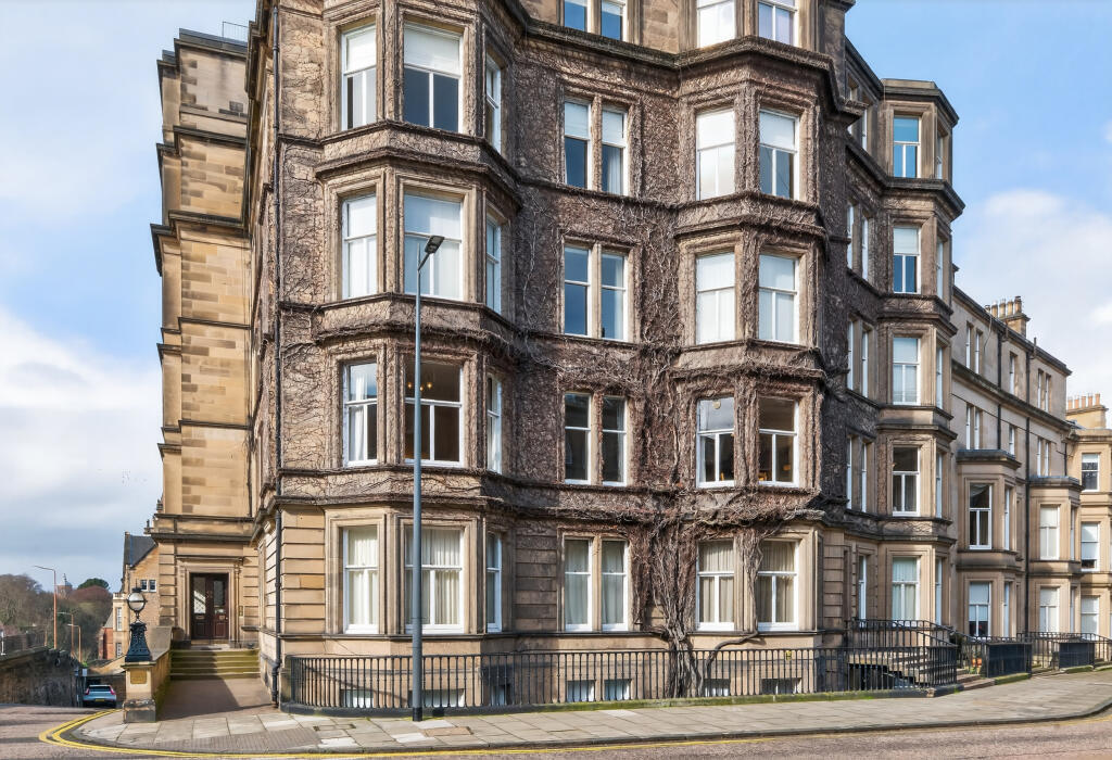 Main image of property: 21 2 Rothesay Terrace, Edinburgh, EH3 7RY