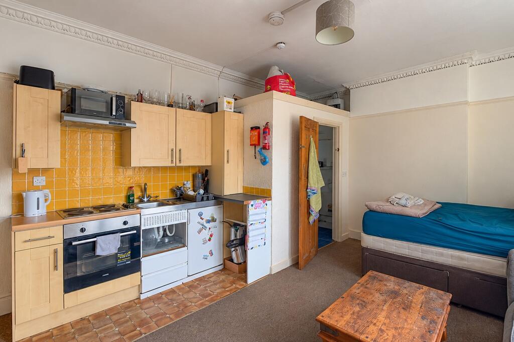 House in Croydon - More