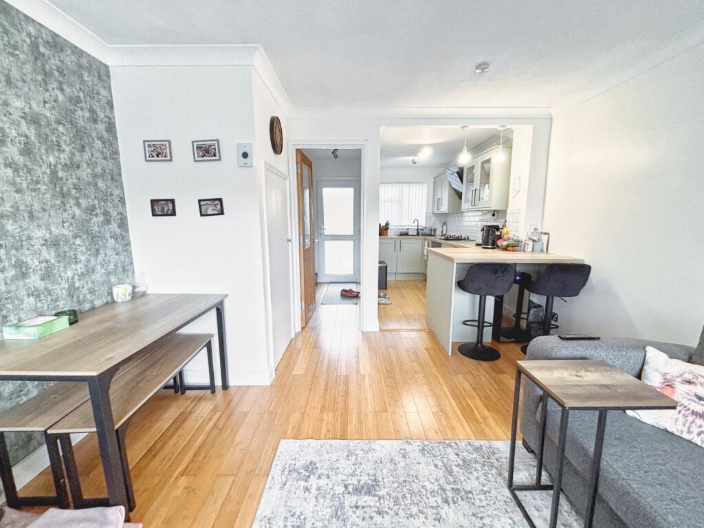 House in Redhill - View 5
