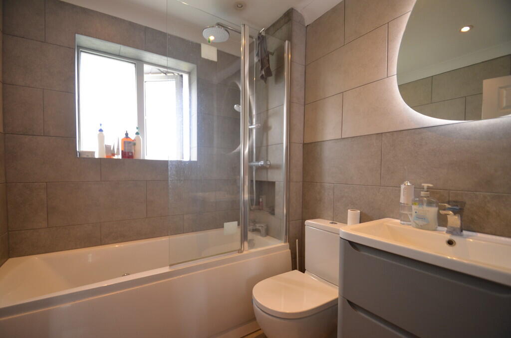 House in Runnymede, Surrey - View 4