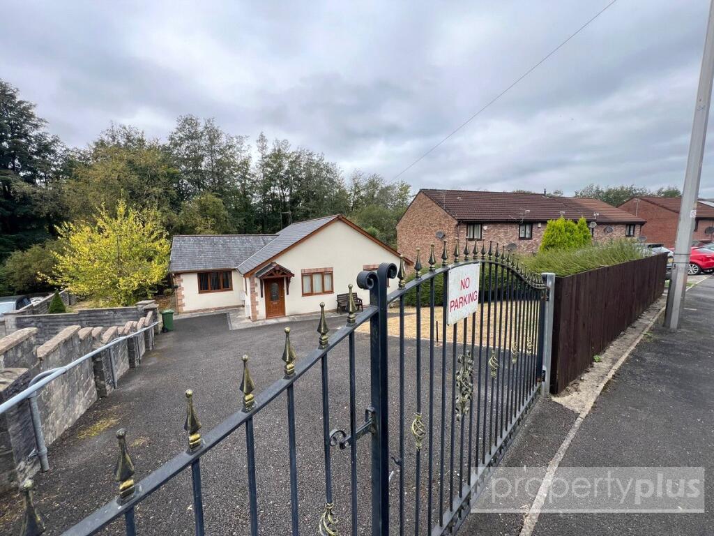 2-bed house on Tylcha Wen Close, Tonyrefail, Rhondda Cynon Taff, CF39, £299,950