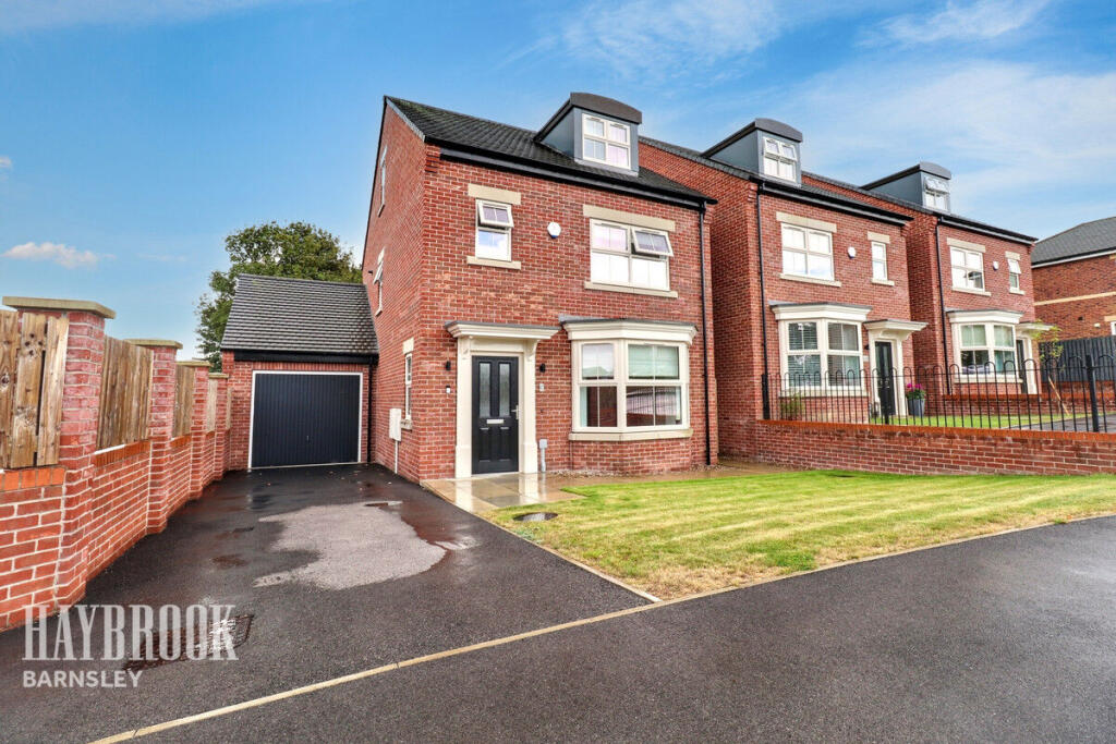 3-bed detached on Paddock Close, Brierley, £350,000