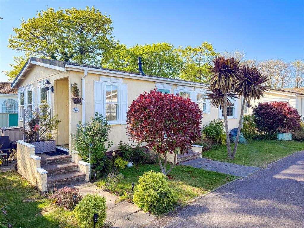 Main image of property: The Spinney, Jaywick Lane, Clacton-on-Sea