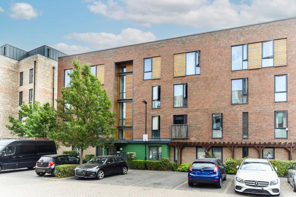 Apartment in London - More