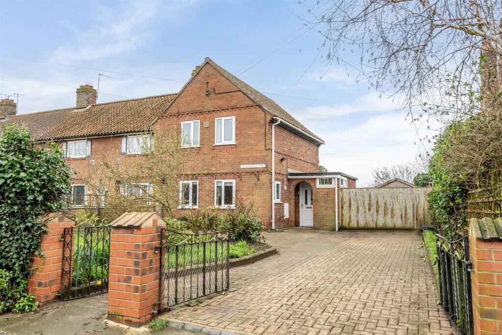 Main image of property: Applegarth Cottages, Linton-on-ouse, York, YO30 2AP
