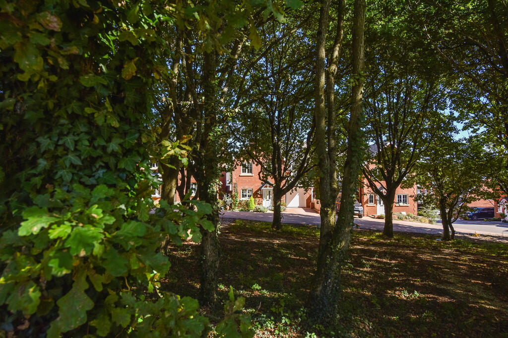 Oakeley Vale, Bursledon, Southampton photo 2