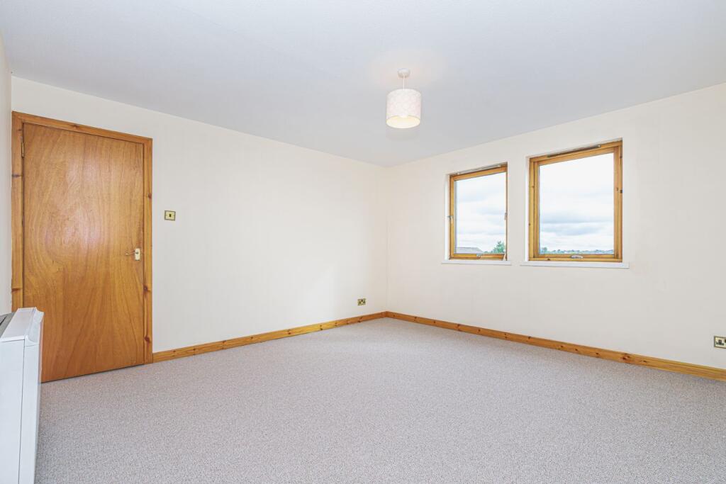 Apartment in Lumphinnans, Fife - More
