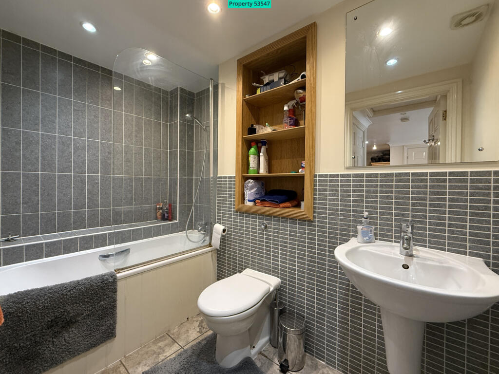 Russell Square, High Street, Broadway, WR12 7AP - View 3