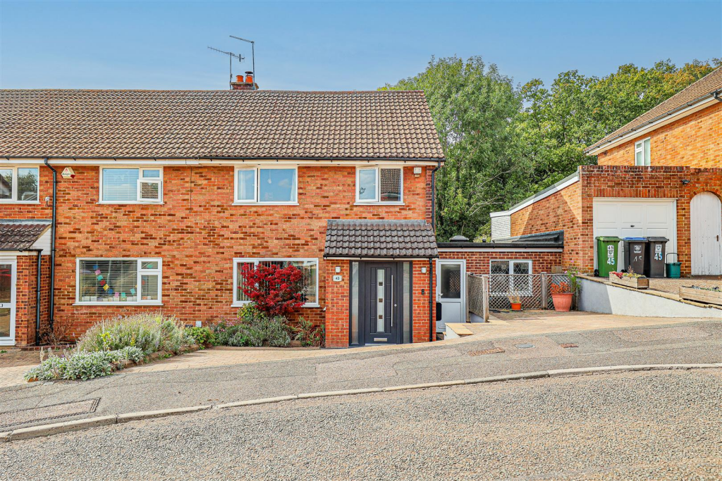 Main image of property: Ridge Lea, Hemel Hempstead, HP1
