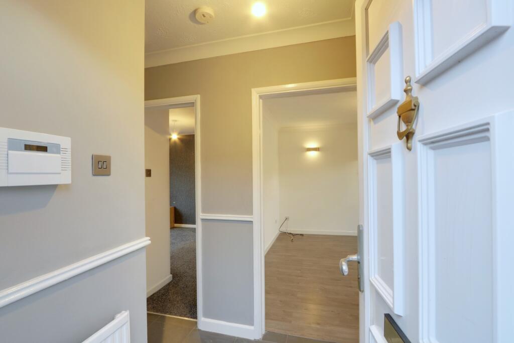Roserna Road, Canvey Island, Essex, SS8 photo 4