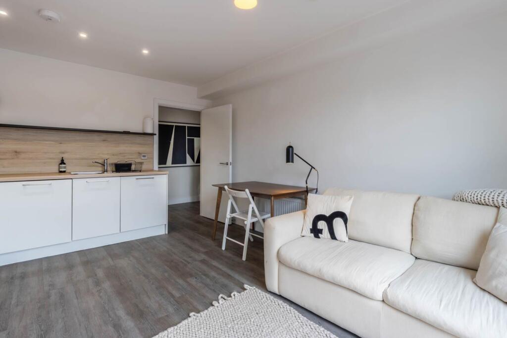 Apartment in Birmingham, West Midlands - View 5