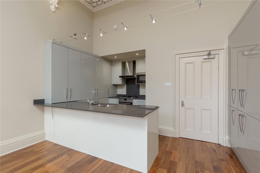 Apartment in Edinburgh - More