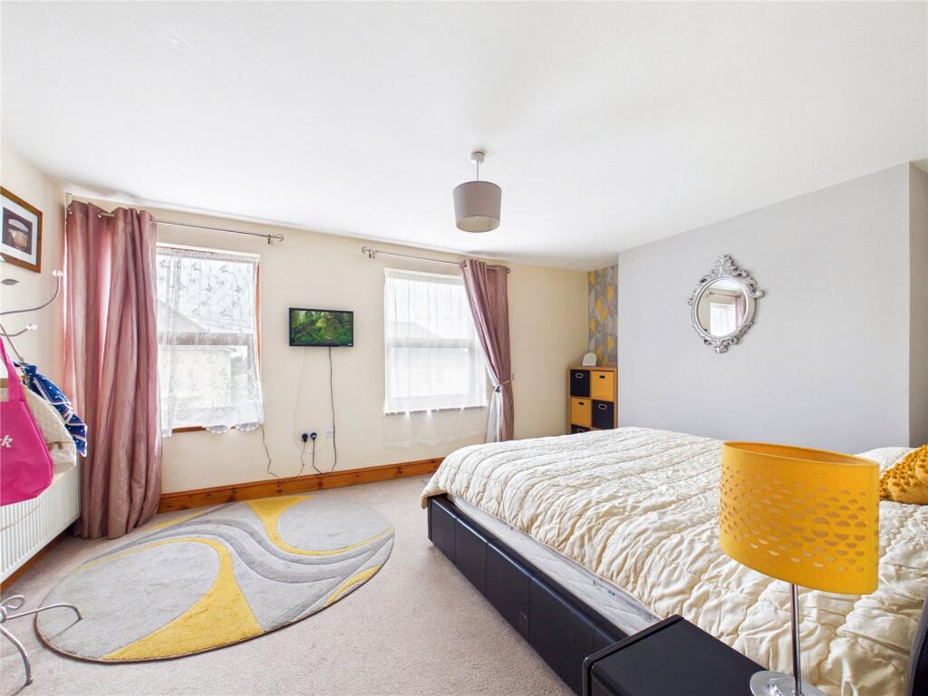 House in Milford Haven, Pembrokeshire - More