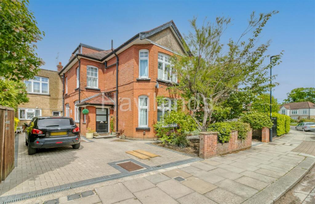 Main image of property: Elm Park Road, Winchmore Hill, N21