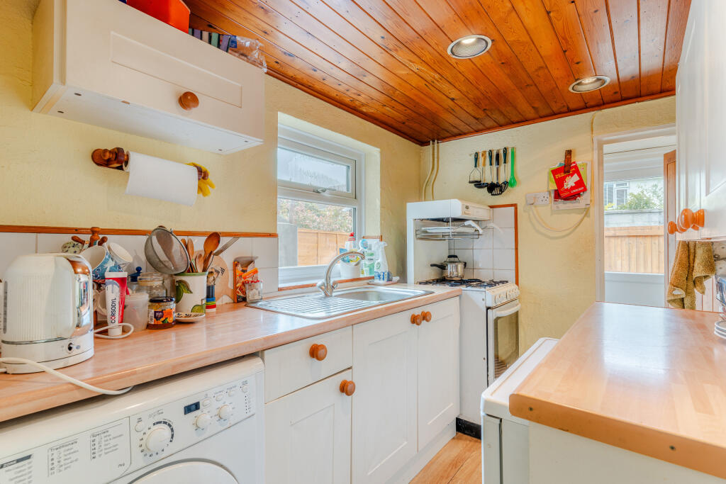 House in Bristol, Shirehampton - More