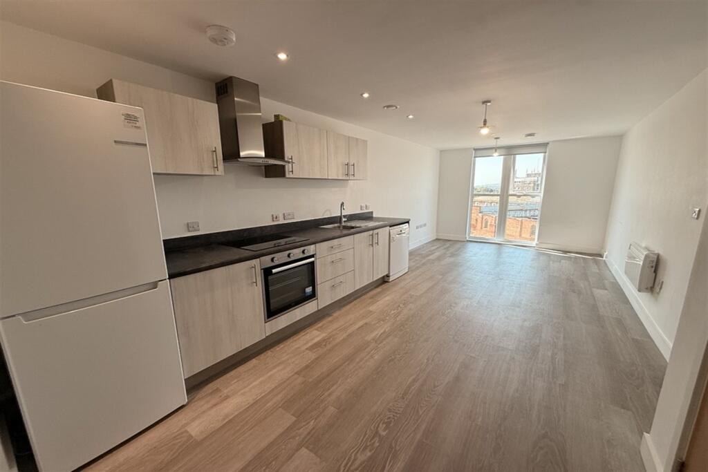 Apartment in Worcester, Worcestershire - View 2