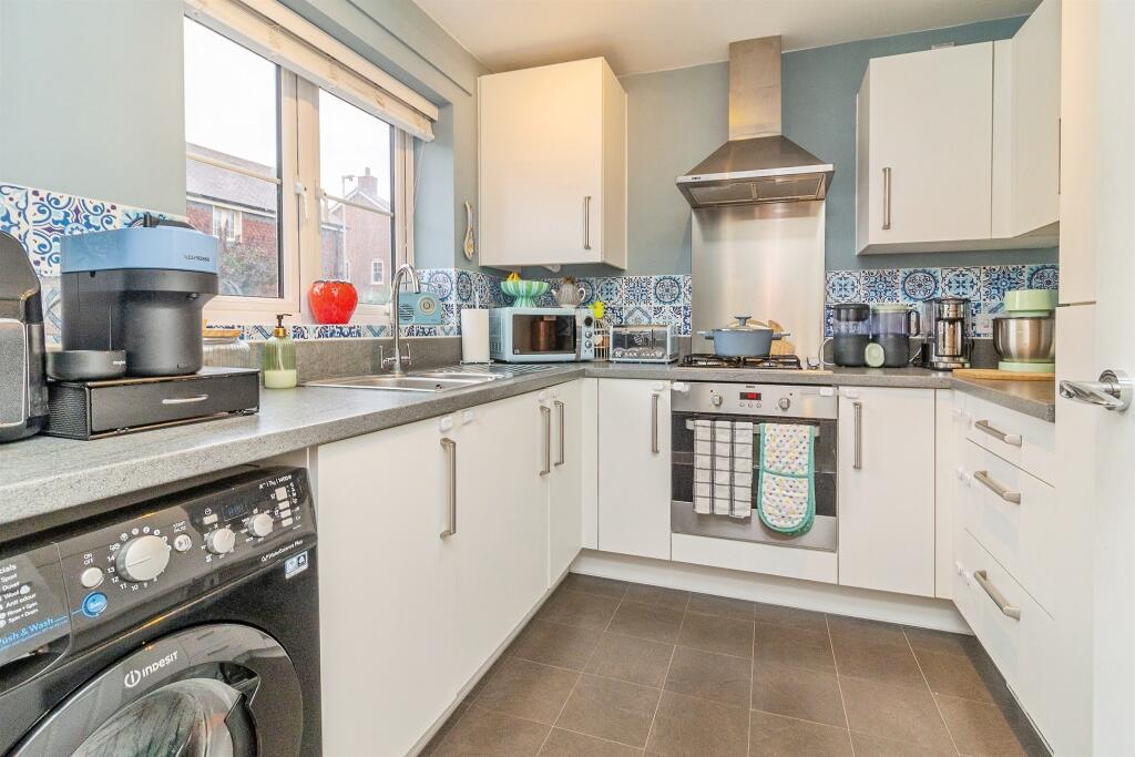 House in Aston Clinton, Buckinghamshire - View 4