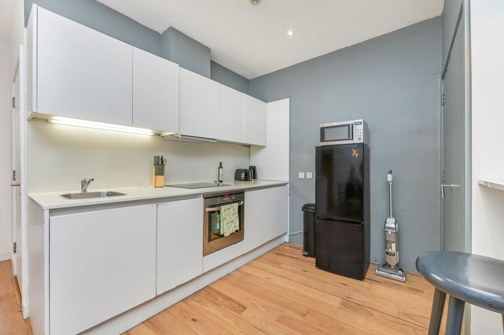 Apartment in London - More