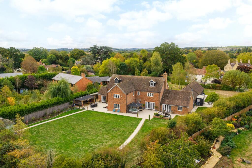 Main Road, Biddenham, Bedfordshire, MK40 photo 3