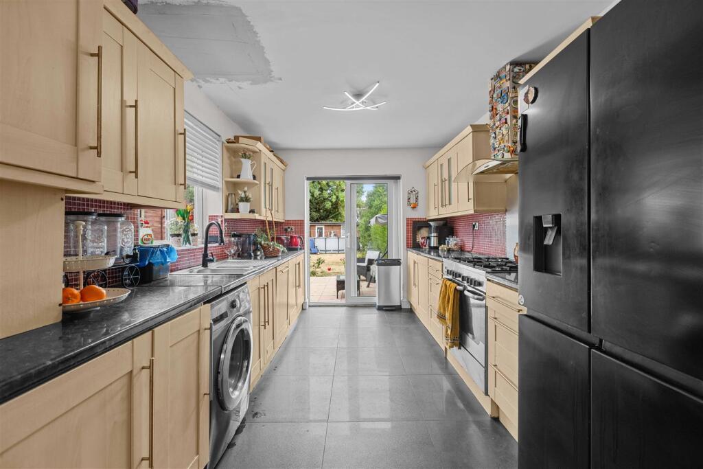 House in Slough - View 5