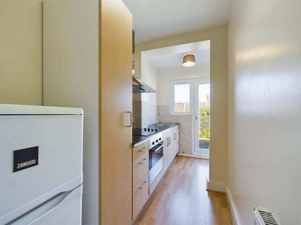Apartment in Brighton - View 3