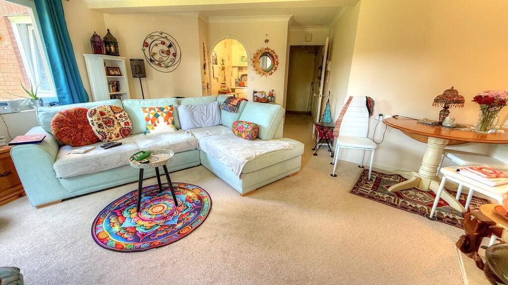 Apartment in East Hampshire, Petersfield - View 2
