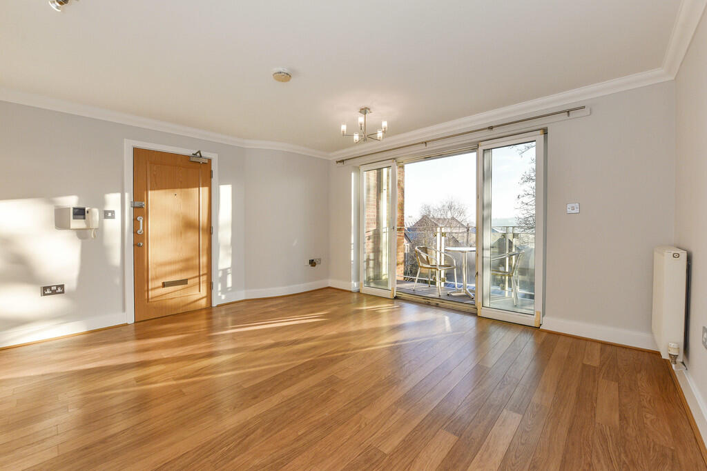 Apartment in Winchester, Hampshire - View 4