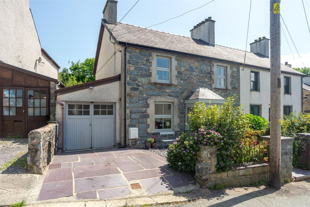 3-bed semi-detached on Garneddwen, Bethesda, Bangor, Gwynedd, LL57, £240,000