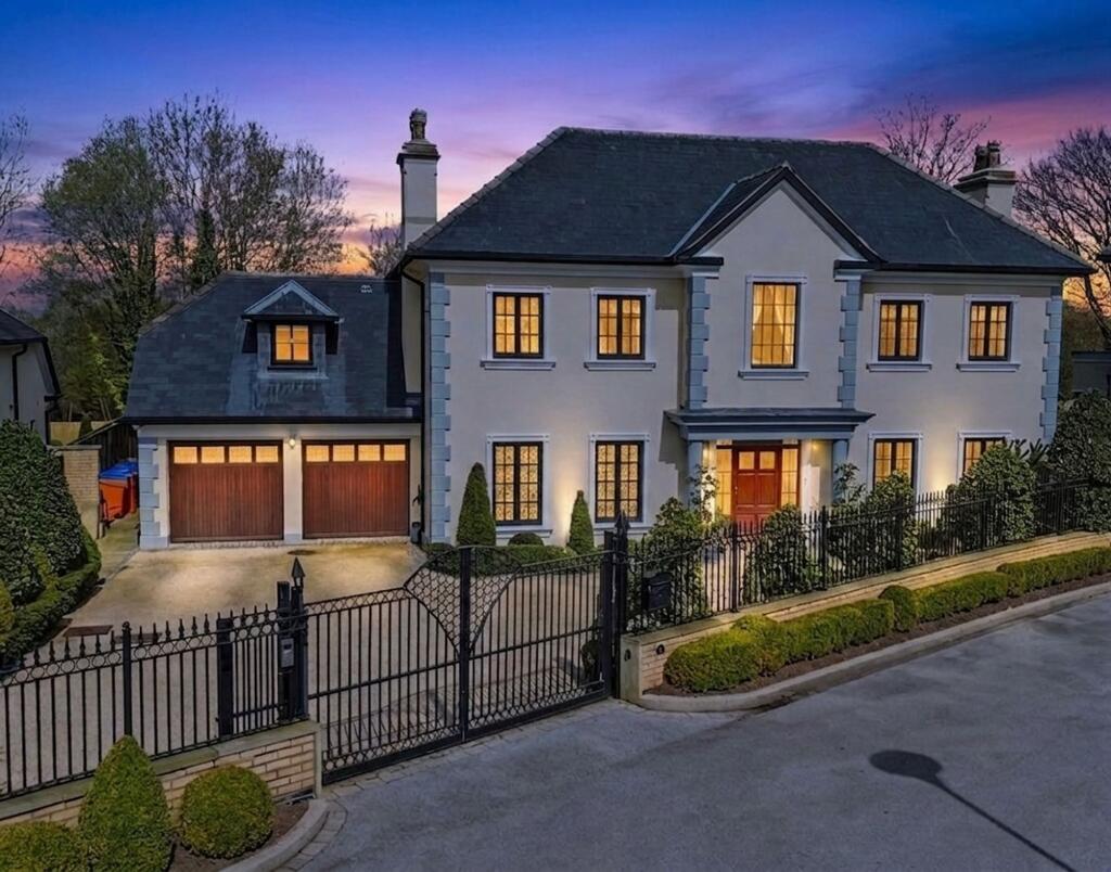Main image of property: Ringley Park View, Whitefield, M45