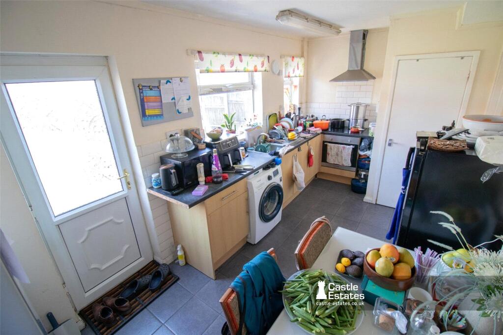 House in Nottingham, Bulwell Hall Estate, Rise Park - View 6