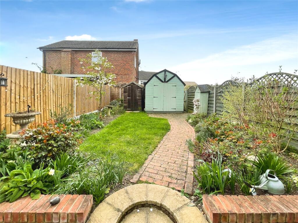Elmbridge, Old Harlow, Essex, CM17 photo 3