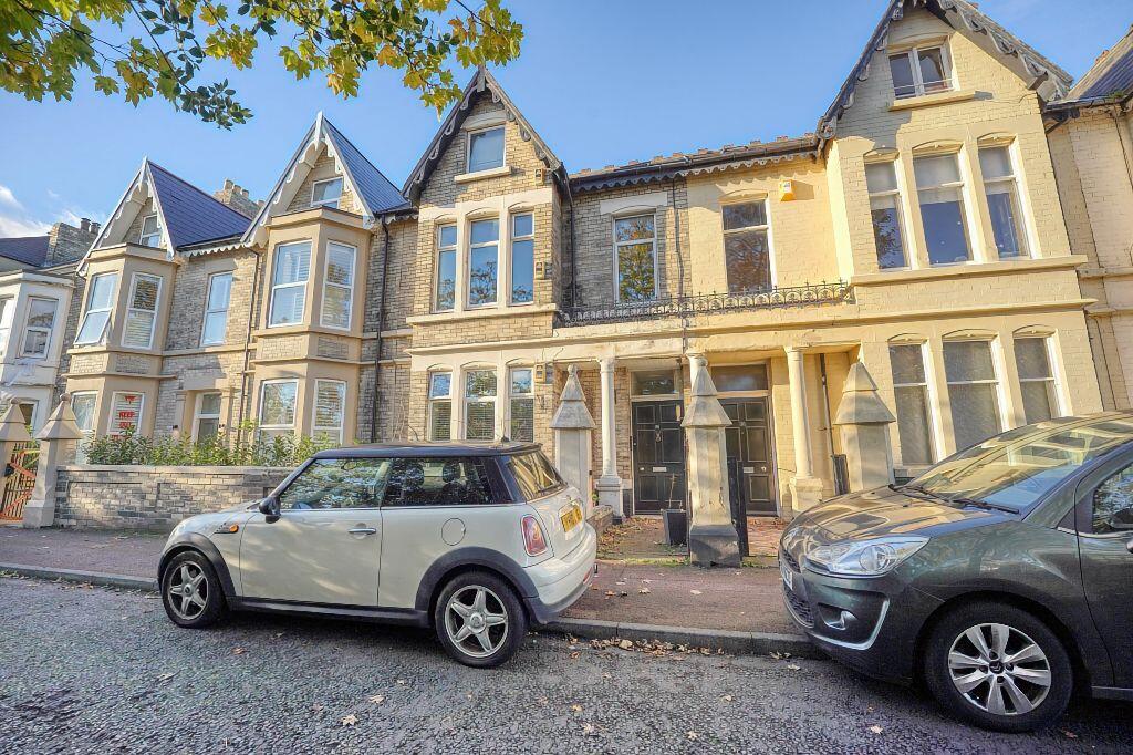 2-bed flat on Heaton Grove, Heaton, £170,000