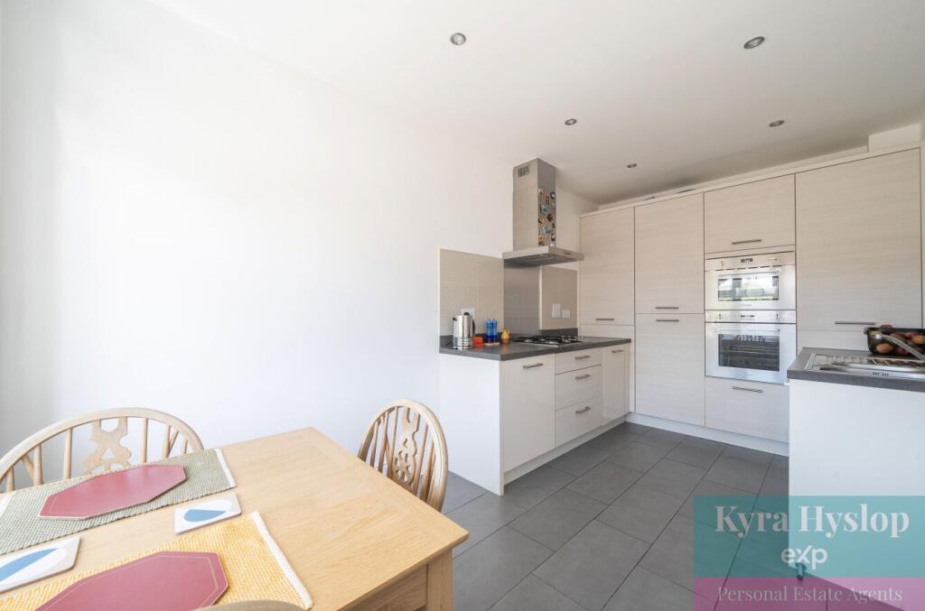 Crackington Avenue, Exeter, EX4 8FR photo 2
