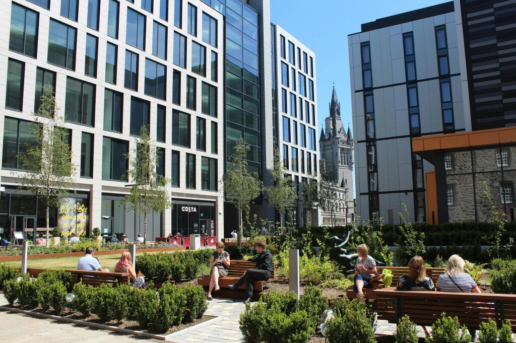 MSq Lunch in sun 280618_2.jpg