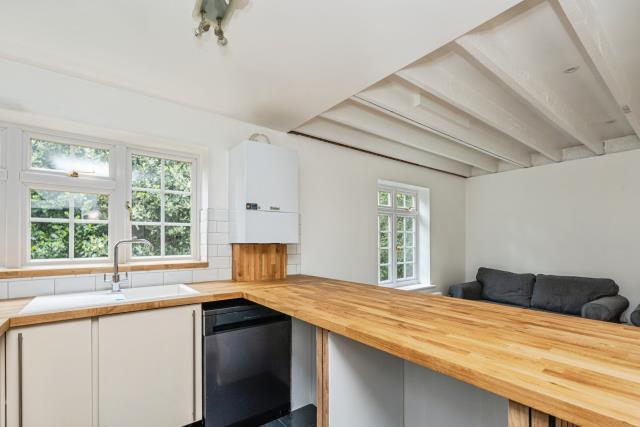 Apartment in Guildford - View 5