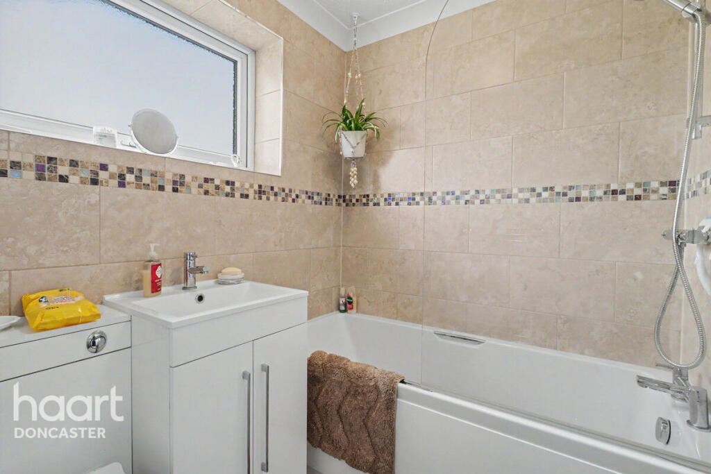 Milcroft Crescent, Hatfield, Doncaster photo 3