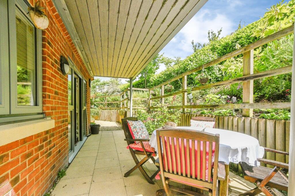 Granham Close, Marlborough, SN8 photo 4