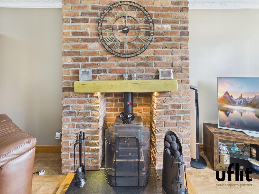 House in Rotherham, Cliff Hills, Maltby - More