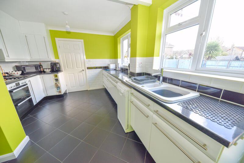 Aintree Drive, Waterlooville photo 4