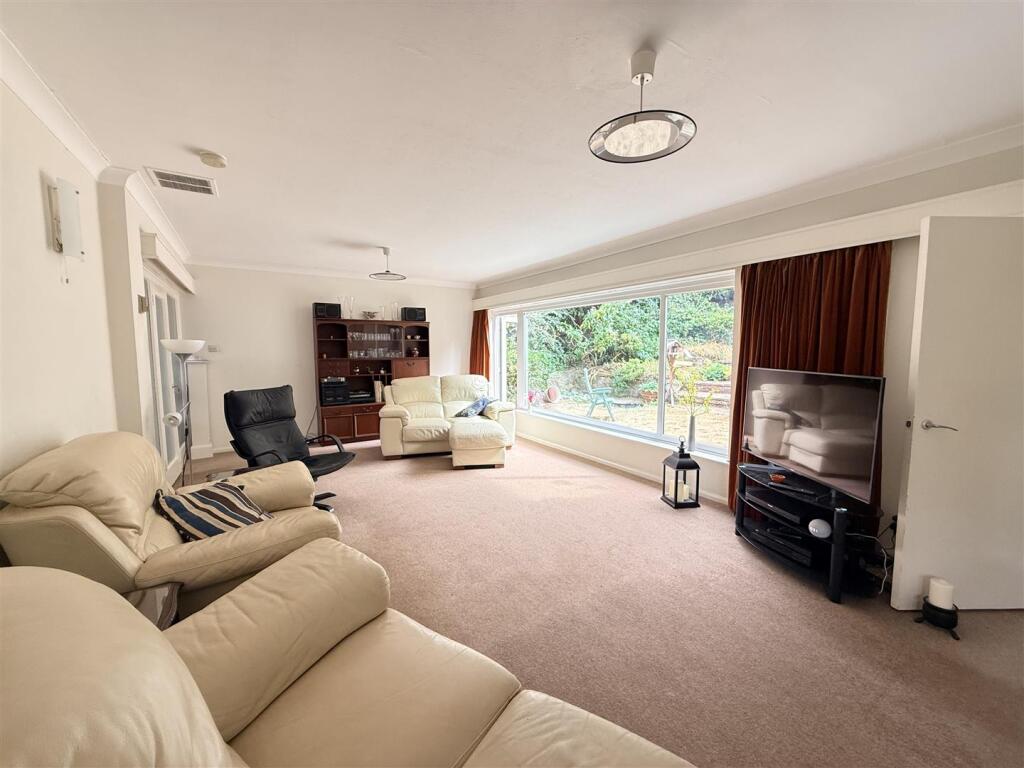 House in Dudley - View 4