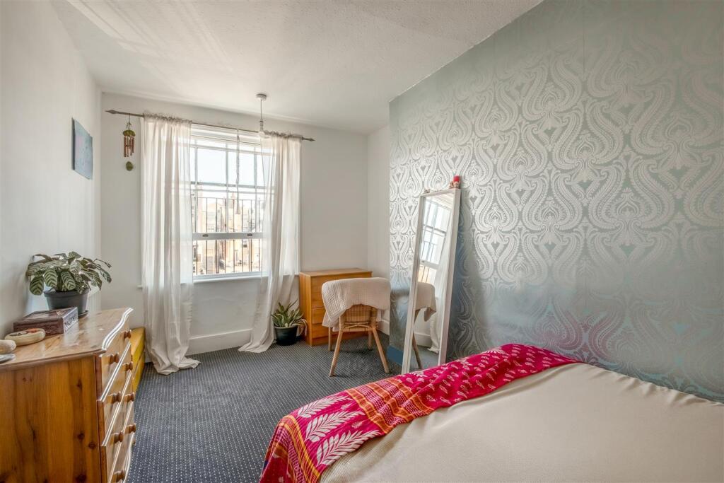 Apartment in Hove, Brunswick - View 4