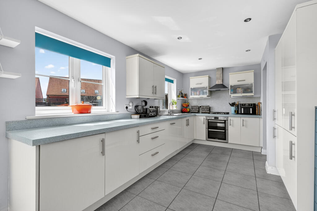 House in Bracknell, Jennett's Park, Hanworth - View 6